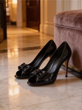 Stuart Weitzman Bowden Black Patent Bow Peep Toe Heels Size 10M